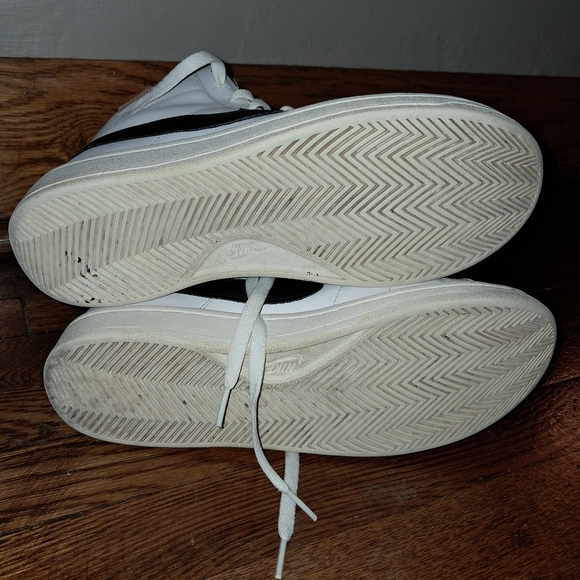 Nike Mens Court Royale 2 Mid Sneakers in White and Black - Picture 5 of 8